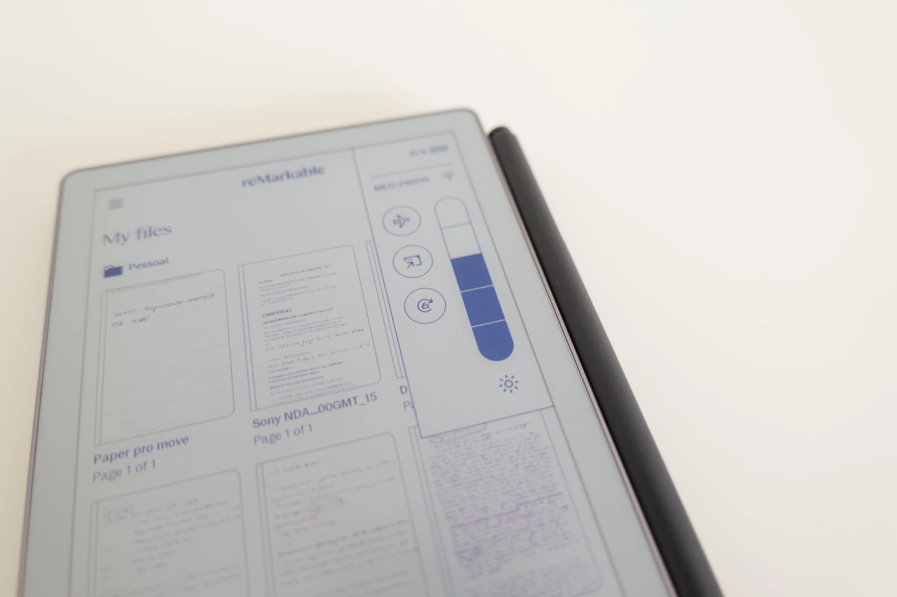 reMarkable Paper Pro Move Review: o meu gadget favorito para escrever e ler em movimento 21 reMarkable Paper Pro Move - menu luminosidade