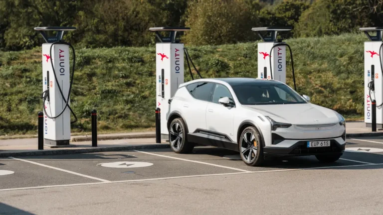 Aplicação da Polestar passa a incluir rede de Superchargers da Tesla