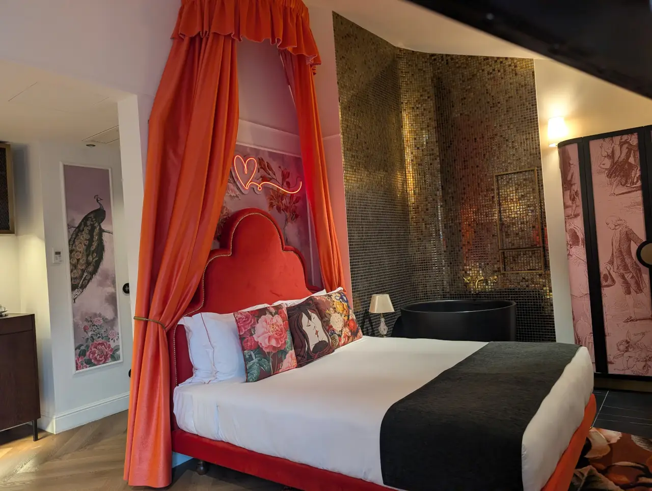 Upon Angels: Uma escolha luxuosa e atrevida para o Dia dos Namorados 15 Upon Angels