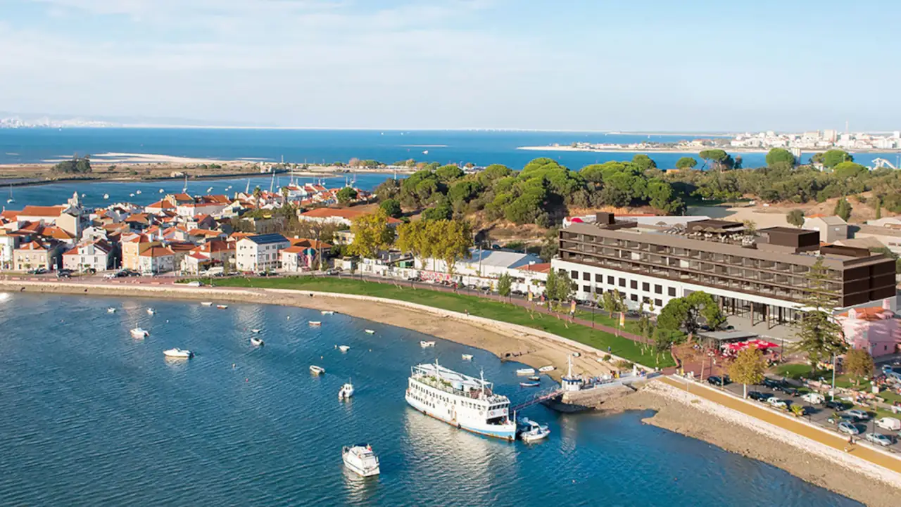 Upon Harbor Seixal Bay: novo hotel nasce no lugar da antiga fábrica Mundet 1 Upon Harbor