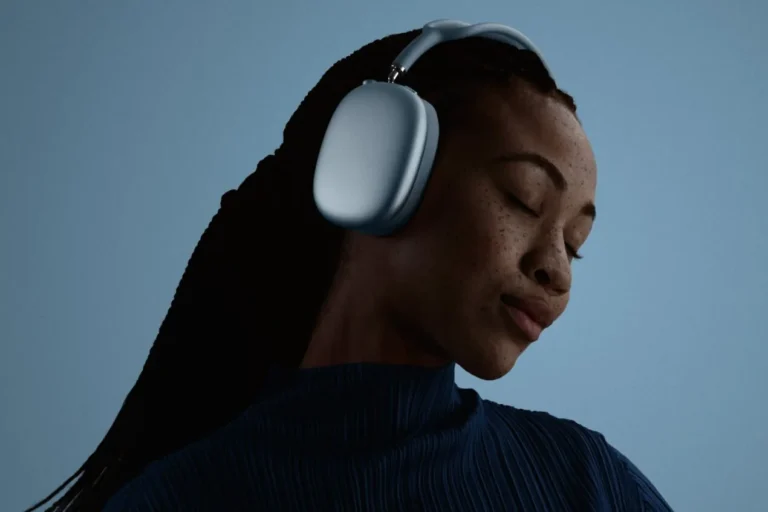 Apple anuncia os AirPods Max 2 com chip H2 e áudio lossless