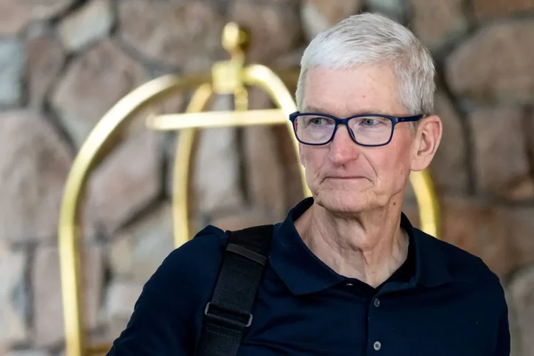 Tim Cook desmente rumores sobre a sua saída da Apple tão cedo