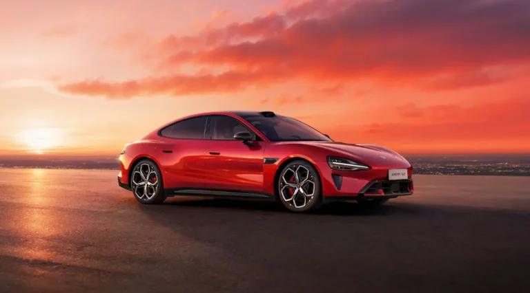 Xiaomi revela novo SU7 com até 902 km de autonomia