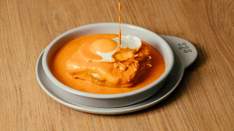 Glovo passa a entregar em exclusivo as francesinhas do Camada em casa