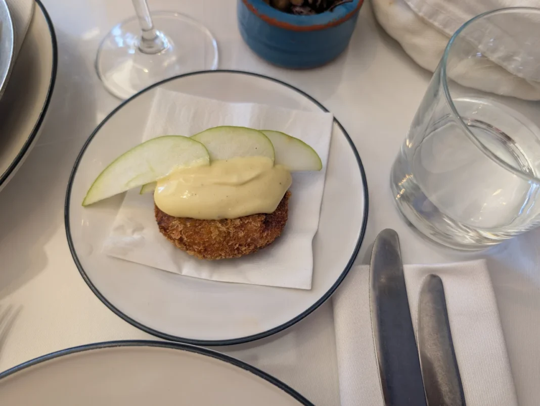 Chico Esperto - Alheira panada com molho de mostarda e ma&ccedil;&atilde; verde fresca