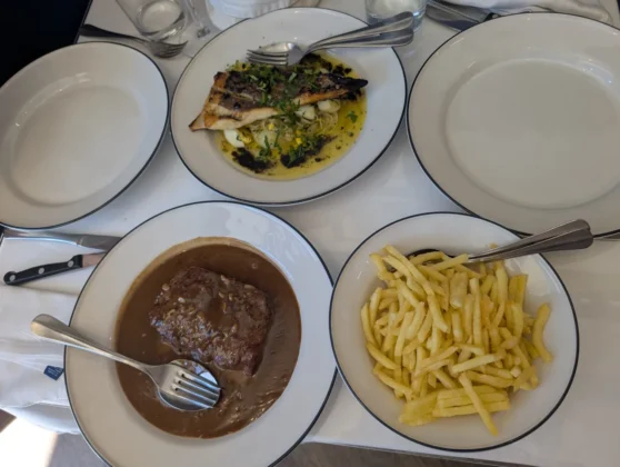 Chico Esperto - Raia de Cura Portuguesa &agrave; Gomes de S&aacute; e Bife &agrave; Chico Esperto com molho de trufa, vinho da Madeira e batata frita