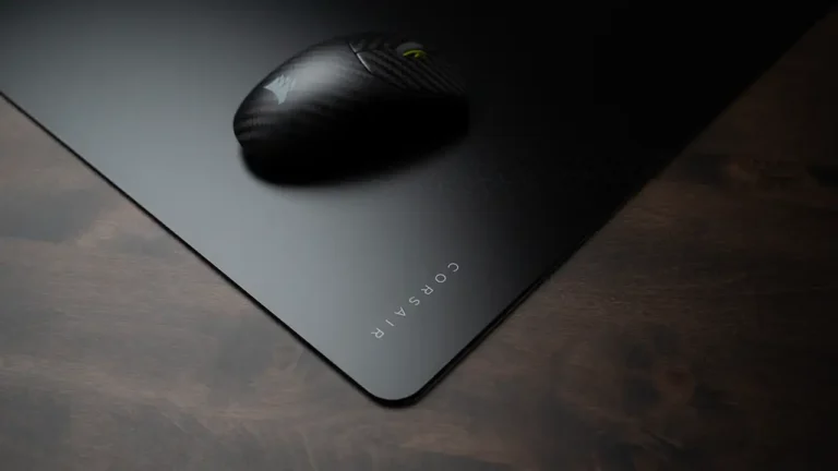 Corsair lança linha MM de tapetes de rato e estreia modelo em vidro
