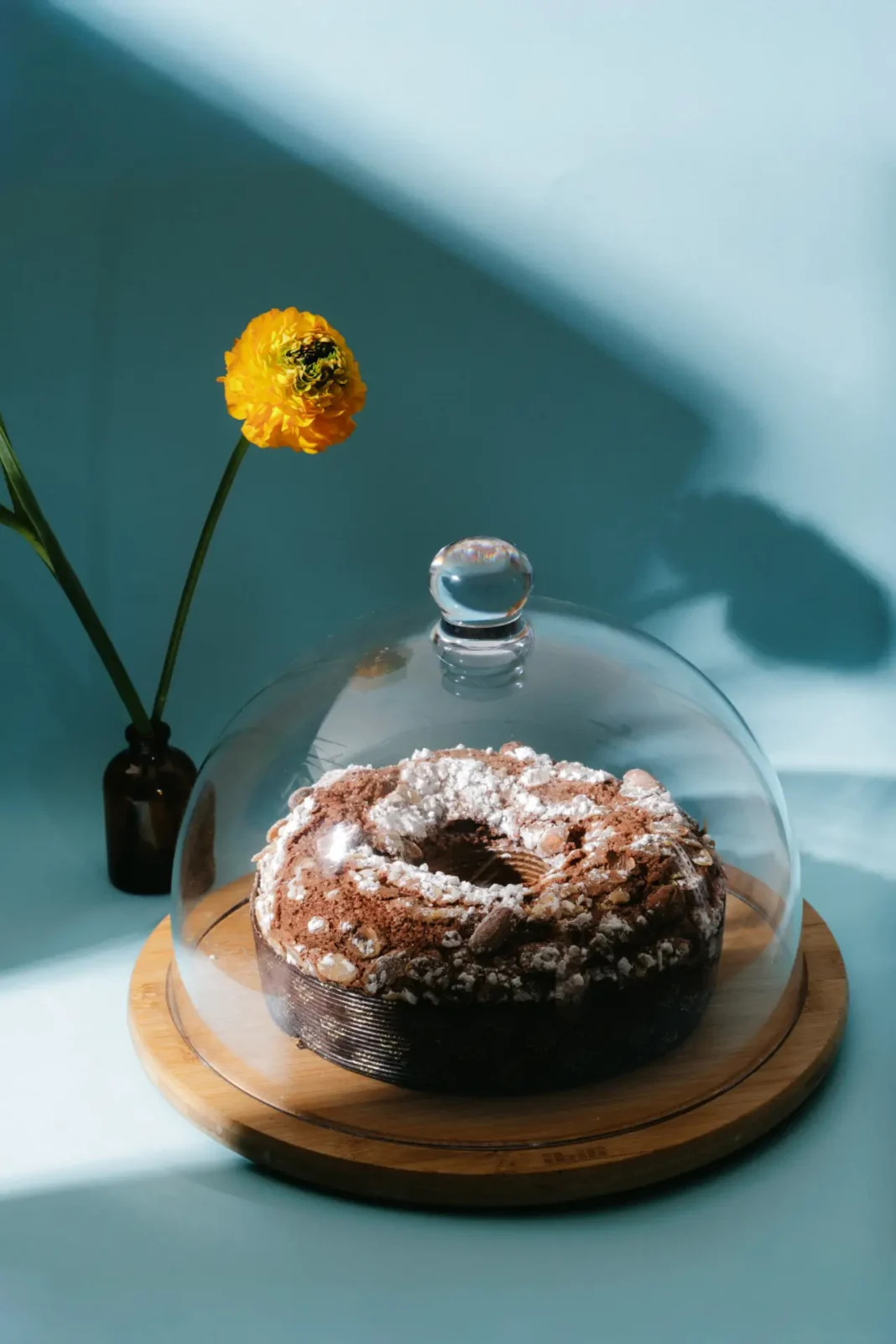 Bolo de Tr&ecirc;s Chocolates e Am&ecirc;ndoas