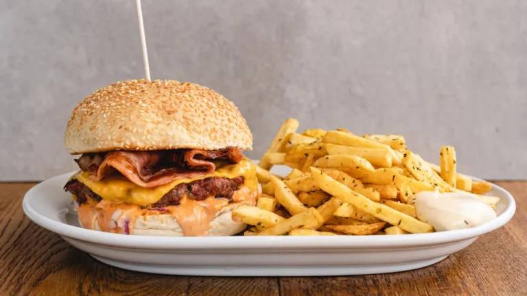 Uber Eats e Hamburgueria do Bairro lançam hambúrguer exclusivo no Burger Fest