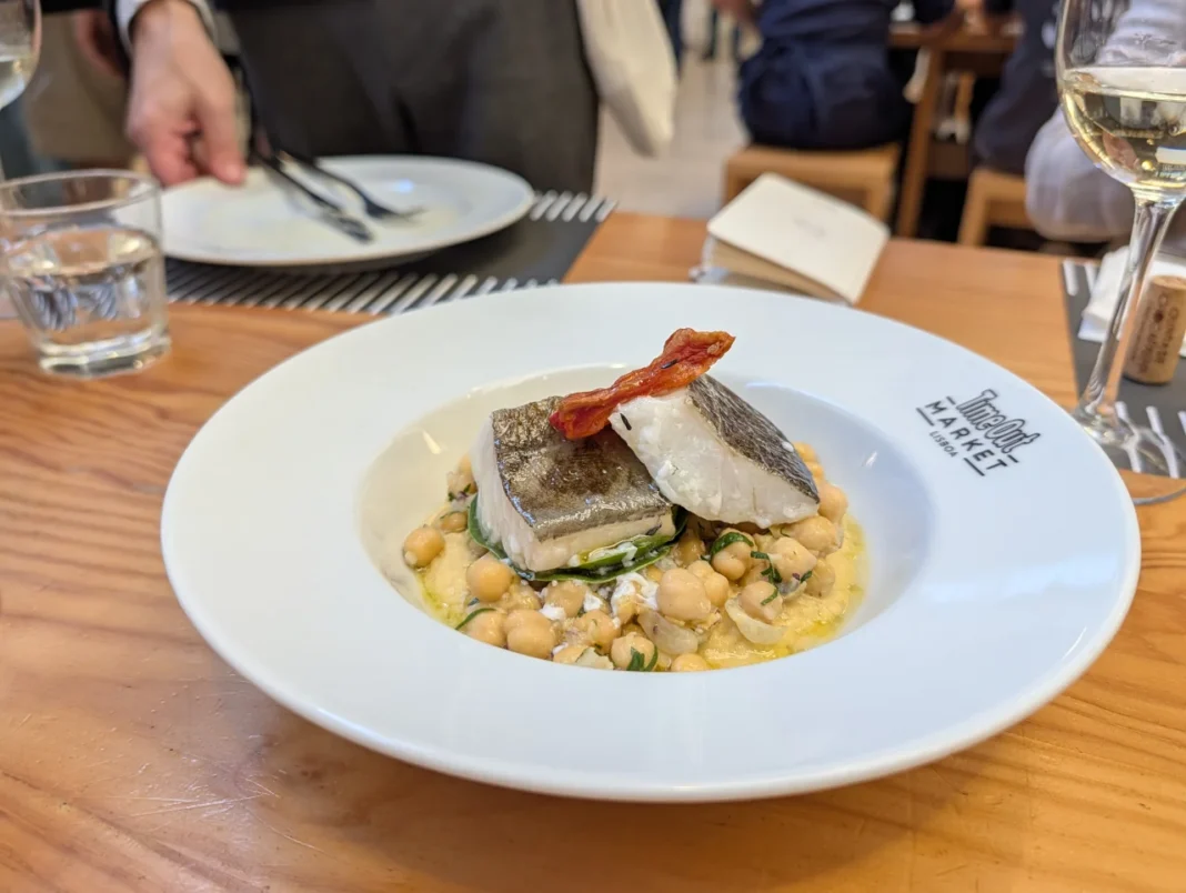 Henrique S&aacute; Pessoa - Time Out Market - Bacalhau confitado com gr&atilde;o-de-bico & tomate seco
