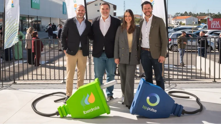 Iberdrola | bp pulse e JOM firmam parceria para expandir rede de carregamento elétrico em Portugal
