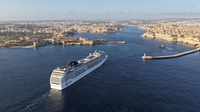 MSC Poesia é alvo de ampla remodelação à semelhança do MSC Magnifica