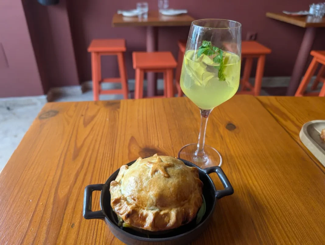 O Pub Lisboeta Mercearia Pachecas - Empada de Cozido do Bitas