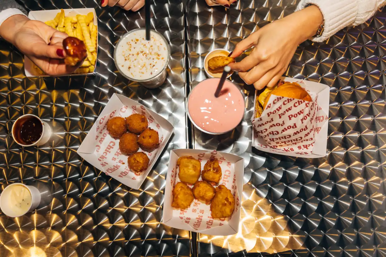 POW CHICK’S levou os seus hambúrgueres de frango frito para oo Estoril 1 POW CHICK’S Estoril