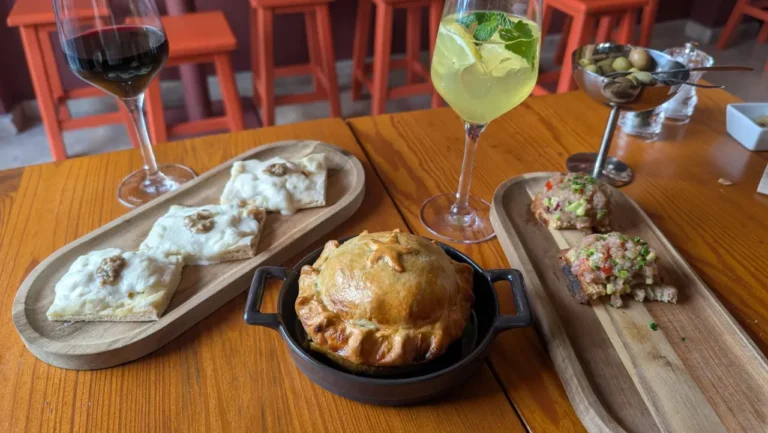 O Pub Lisboeta Mercearia Pachecas: o reencontro com um ex-libris do Príncipe Real que entretanto ganha novos sabores