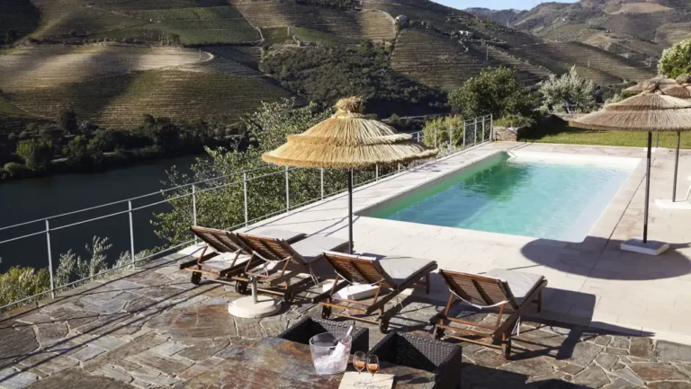 Quinta da Marka articula hotelaria e tradição vinícola no Douro