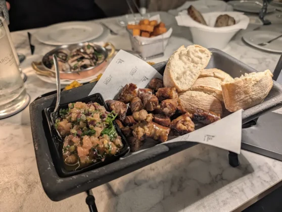 The Mix - Enchido caseiro de porco preto, ciabatta, azeitona e concass&eacute; de tomate