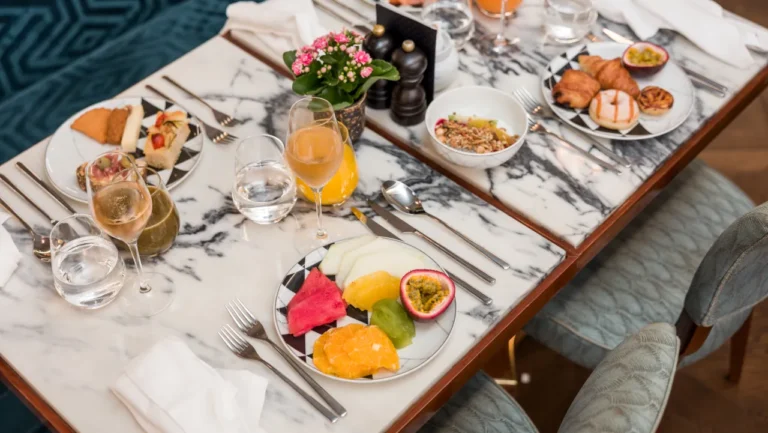 Brunch de Páscoa reúne famílias no The One Monumental Palace, no Porto