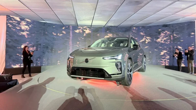 Volvo EX60 chega a Portugal em setembro com autonomia anunciada de 710 km