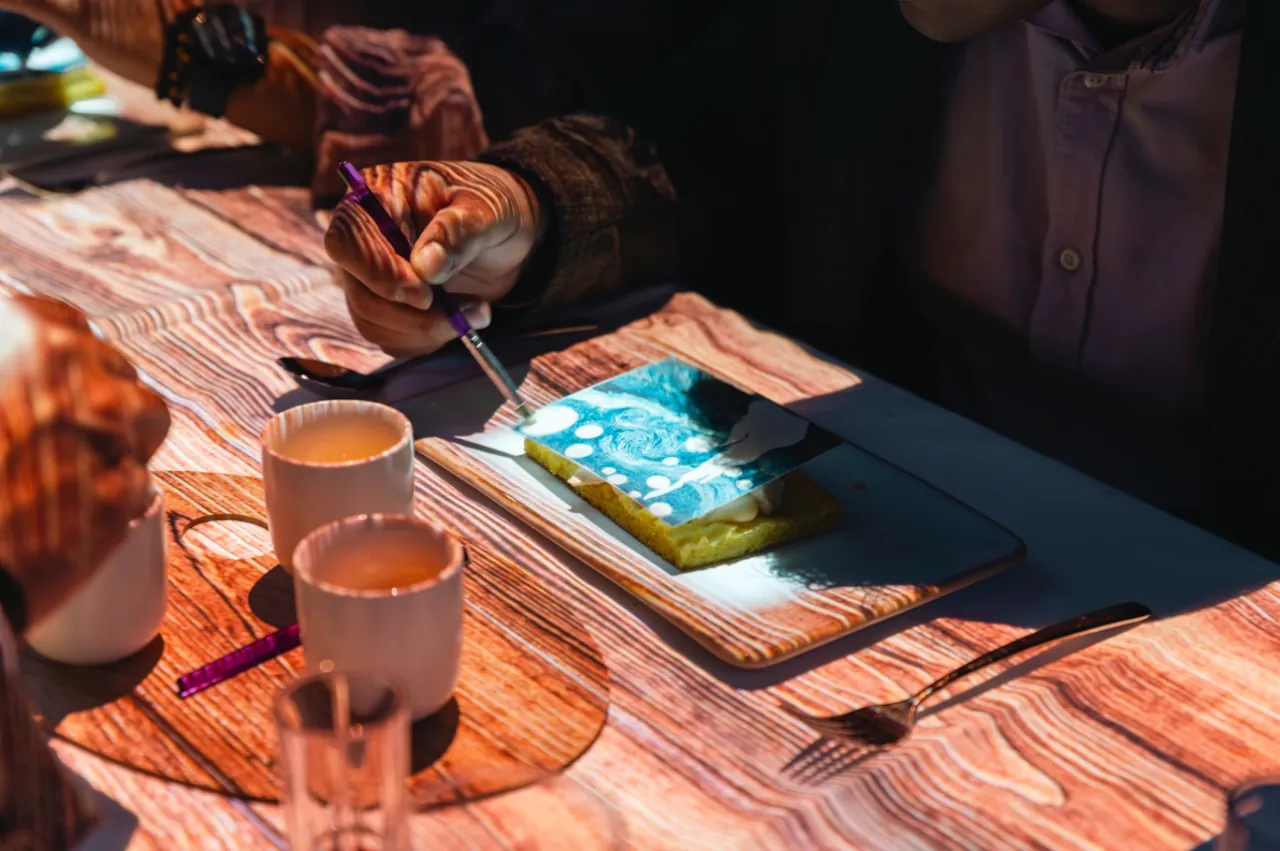 7 Paintings Dinner Show