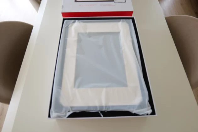 SwitchBot AI Art Frame - caixa aberta