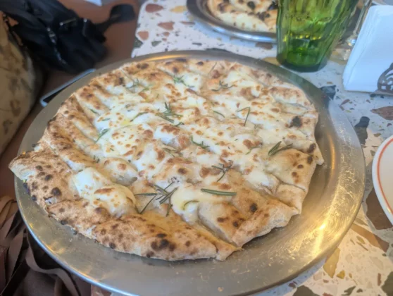 Cose di Mamma - Flat Bread C/ Mozzarella Fior Di Latte, Azeite D&rsquo;Alho e Alecrim