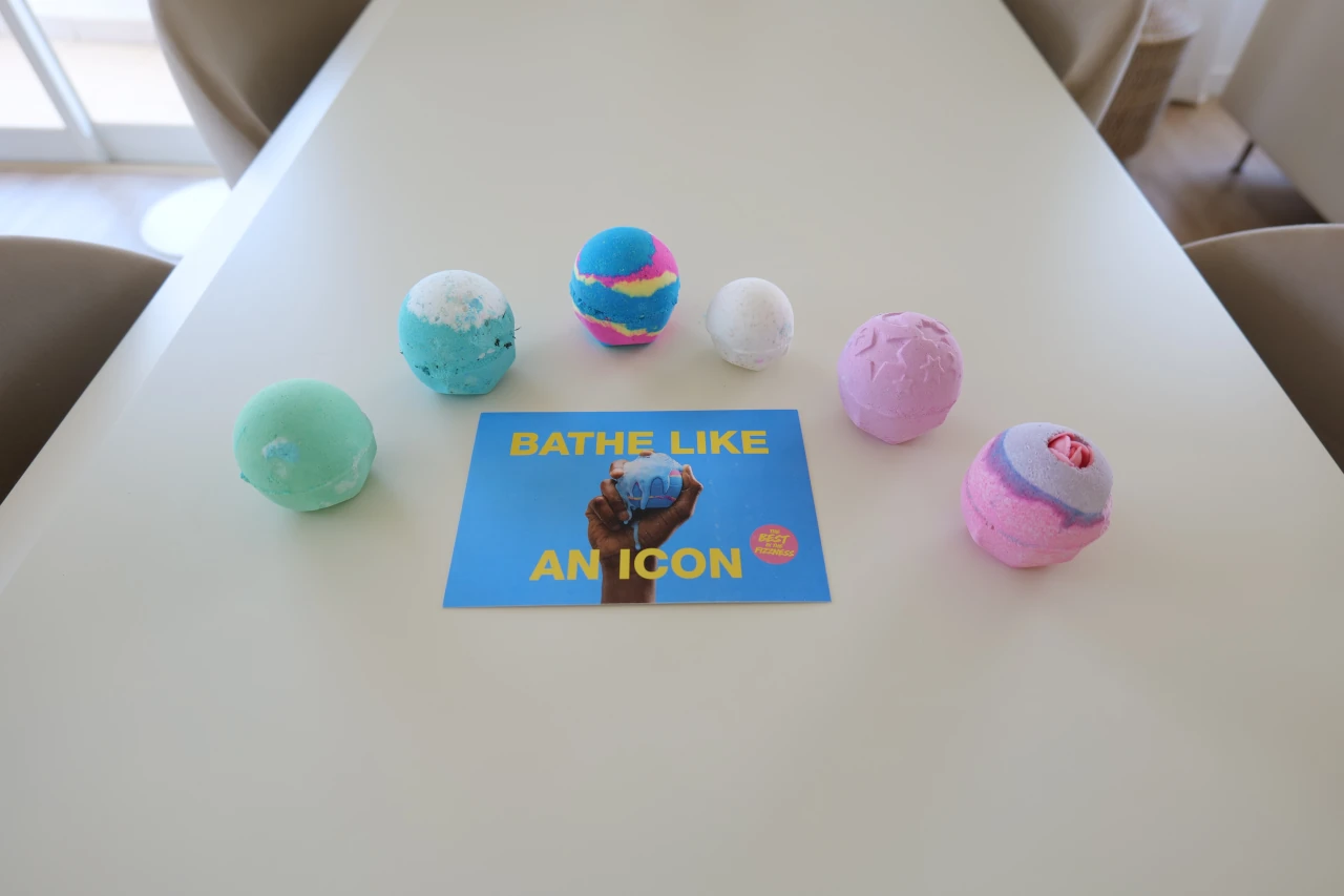 Lush - World Bath Bomb Day