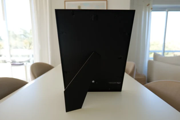 SwitchBot AI Art Frame - moldura vertical