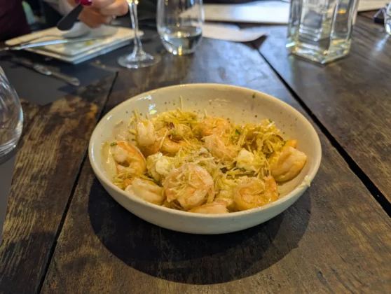 Wine Corner da Jos&eacute; Maria da Fonseca - Camar&atilde;o com ovo frito, azeite, alho e batata palha