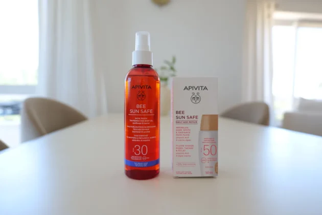 apivita bee sun safe satin touch daily age repair