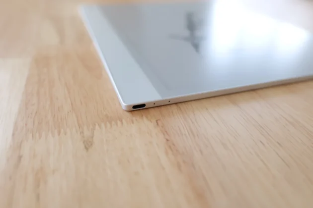 Boox Note Max - entrada USB-C