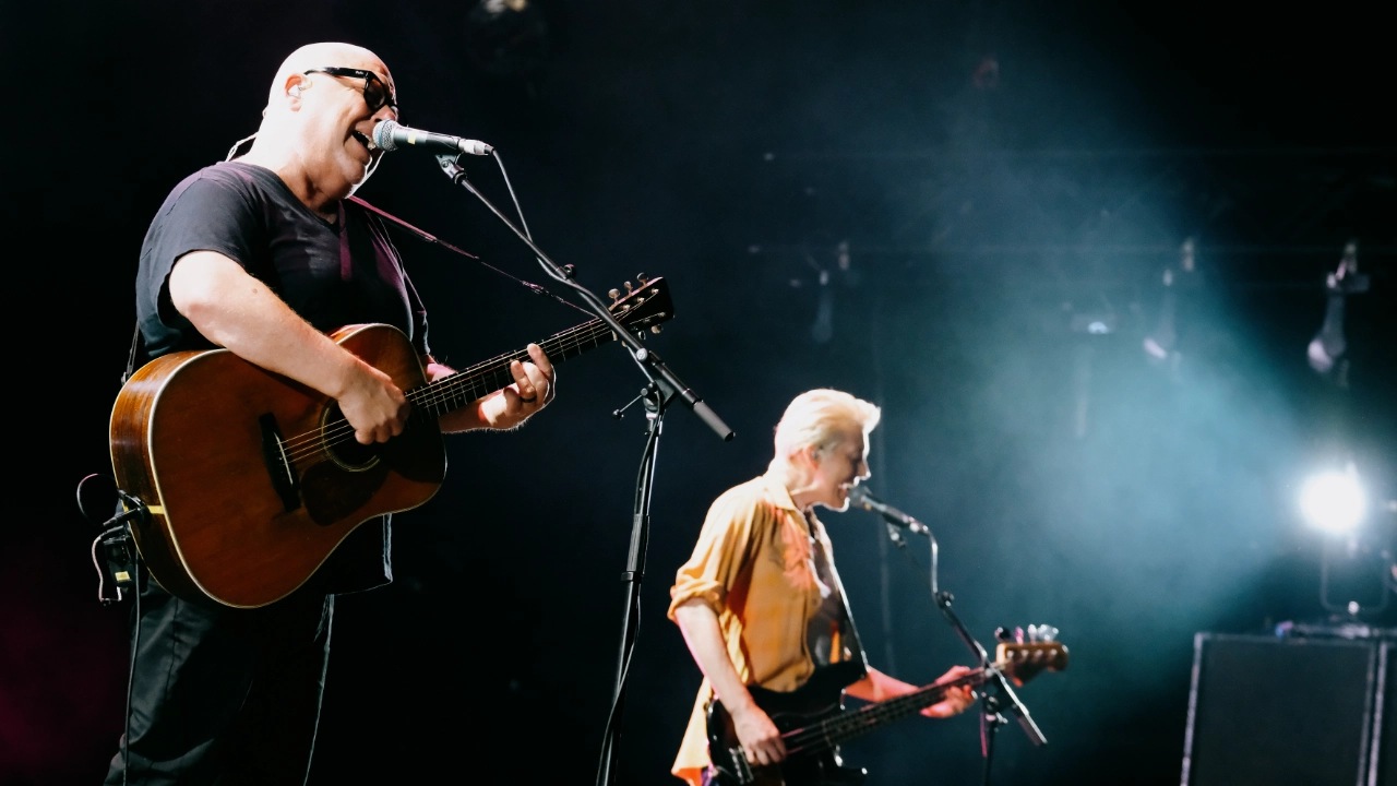 Terceiro e último dia do NOS Alive 2026: rock, kuduro e uma despedida em grande 2 nos alive 2026 pixies carlos mendes 2