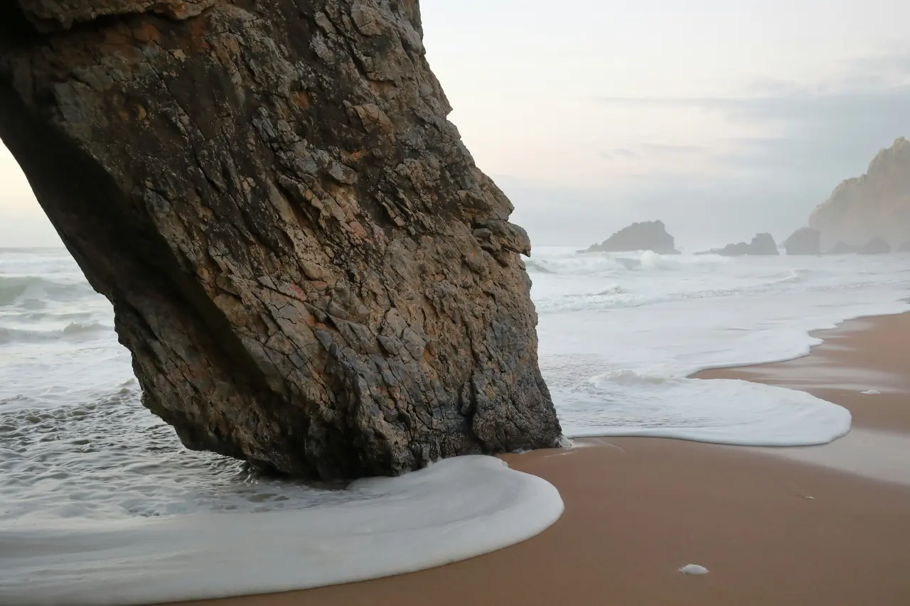 Adraga, Cacela Velha e Ursa entre as praias mais bem classificadas de 2026 1 Praia da Adraga