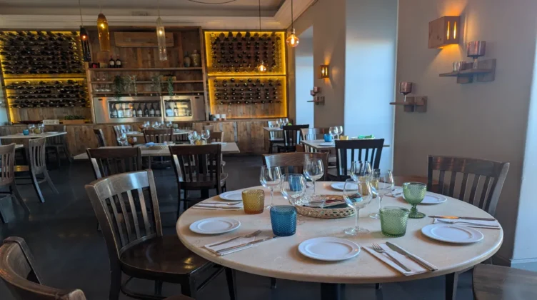 T&aacute;gide Gastrobar - Ceramic by Night