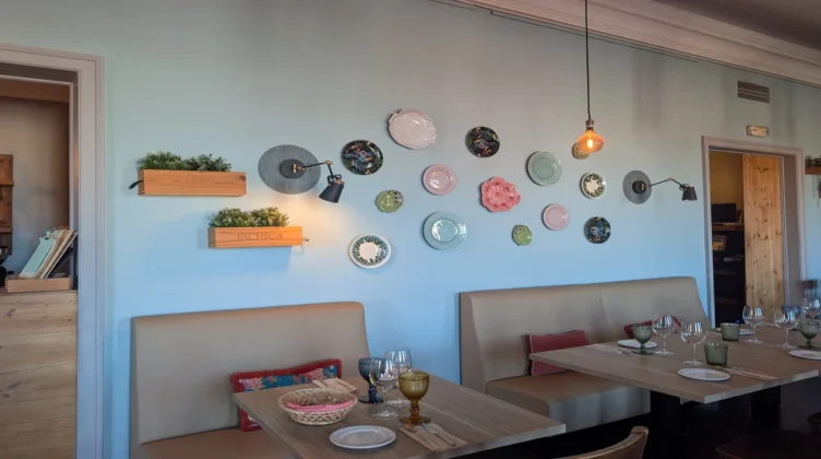 T&aacute;gide Gastrobar - Ceramic by Night
