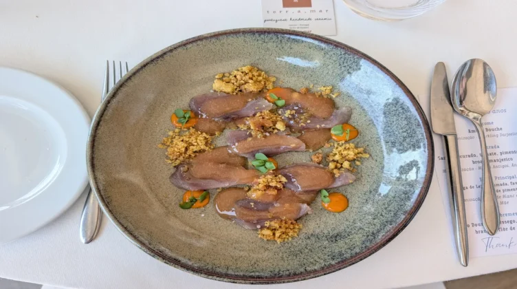 T&aacute;gide - Sarraj&atilde;o curado com tomate, pimento vermelho, broa e manjerico