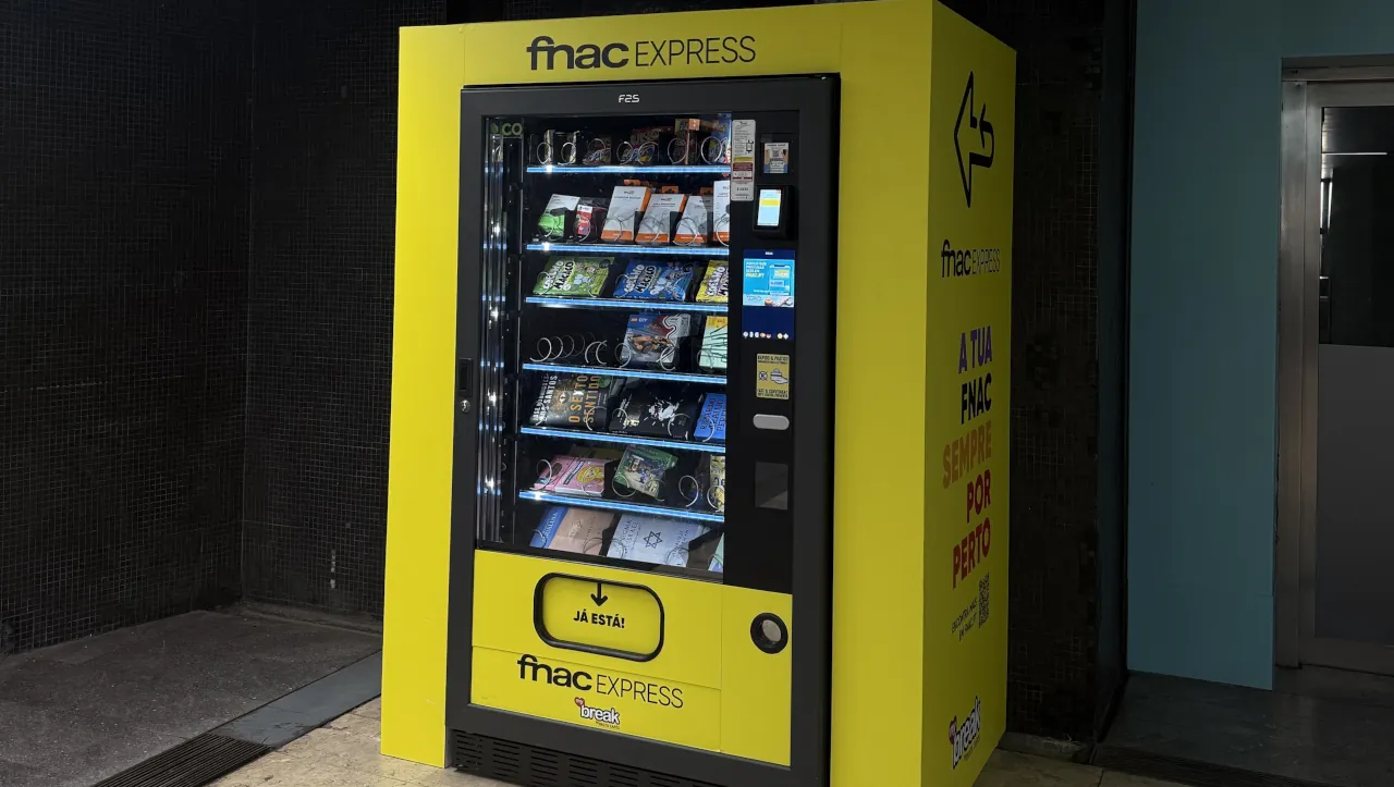 FNAC Express: esta máquina vende livros, jogos e acessórios no Metro de Lisboa 1 FNAC Express