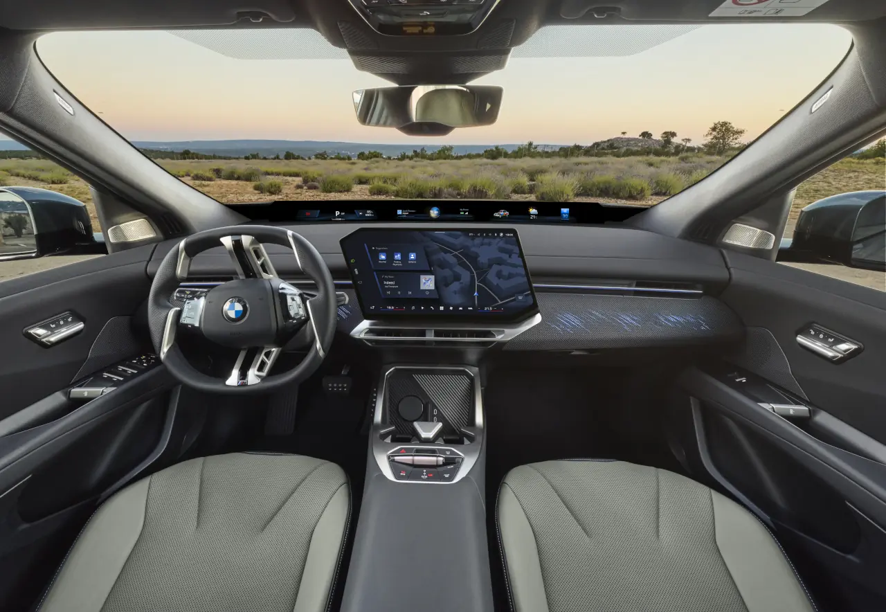 BMW iX4 habitáculo