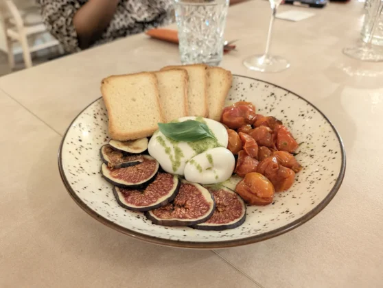 Pizzaria San Paolo - Salada de figos frescos com burrata