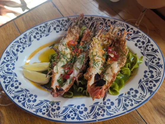 Sophia Natural Italian - Camar&atilde;o tigre com tagliatelle fresco e pesto de manjeric&atilde;o